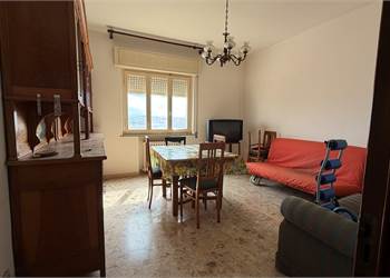 CAMERANO (AN) – APPARTAMENTO CON GARAGE, SOFFITTA E CORTE PRIVATA
