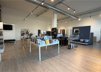Opportunità Unica alla Baraccola, Ancona: Locale Commerciale Ristrutturato 