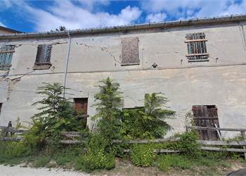 Esclusivo Rustico Parco del Conero: Un Progetto Unico tra Natura e Servizi